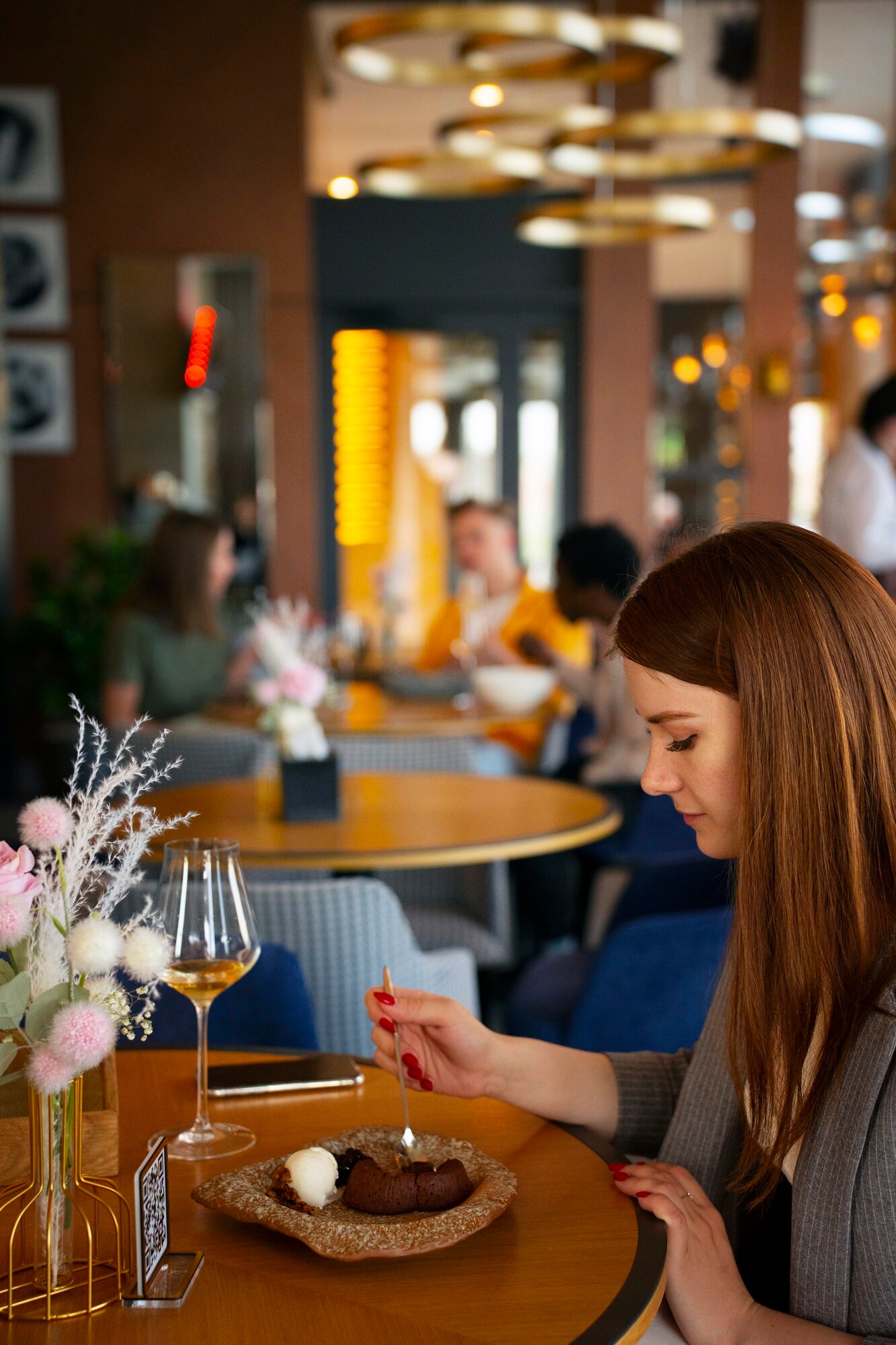 Woman Eating Food Restaurant 23 2150520105